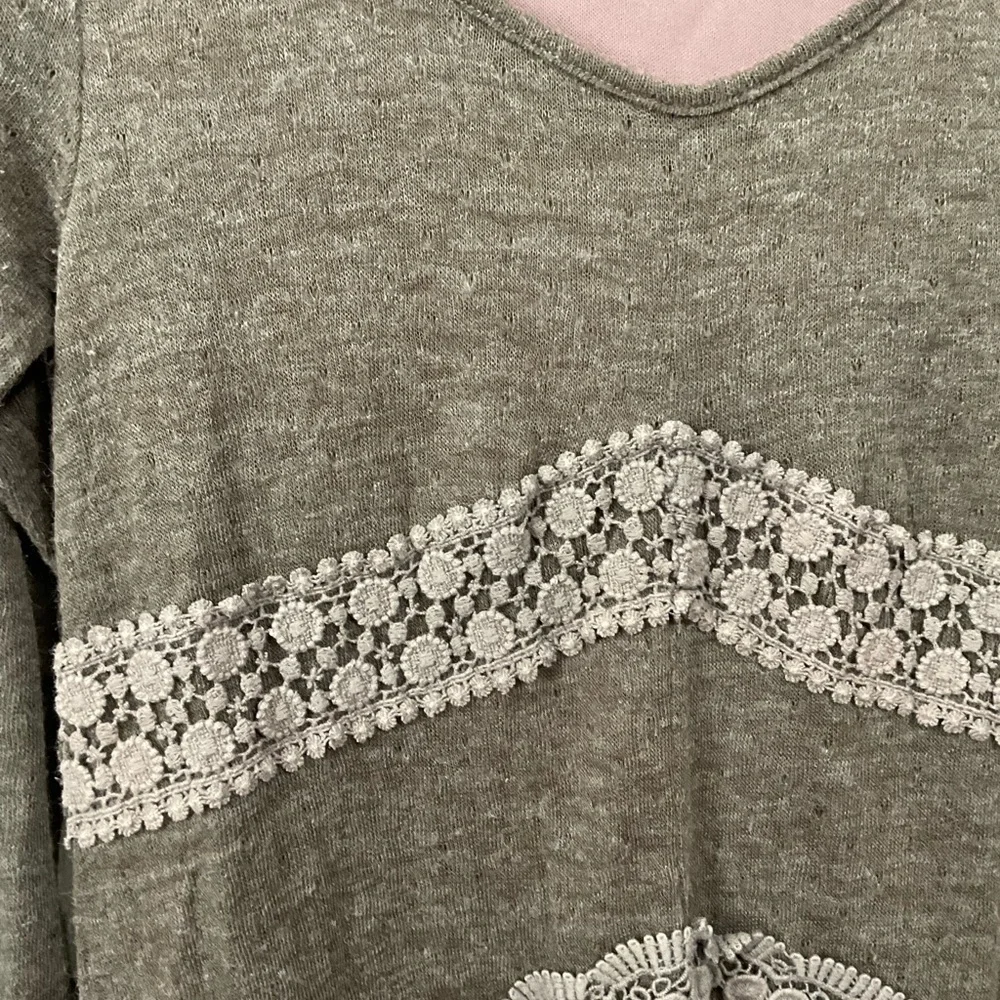 A’reve top. Long sleeve. Size L - Picture 3 of 7